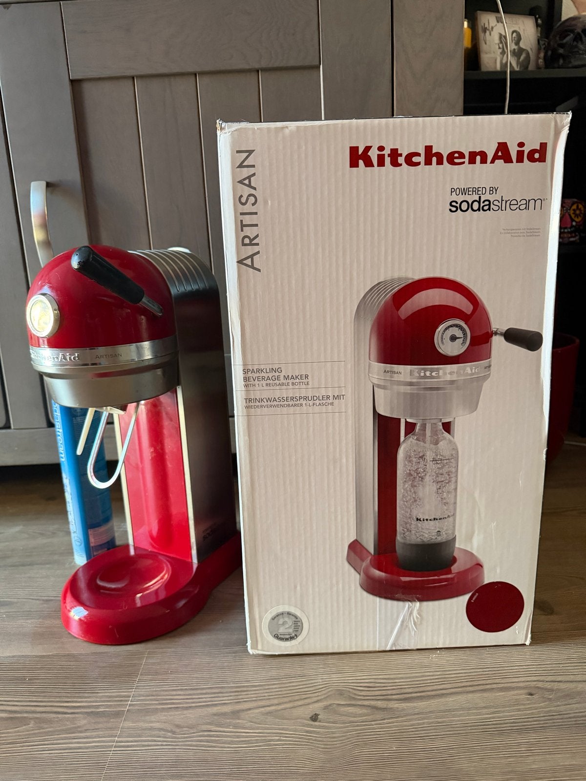 KitchenAid Artisan Sodastream - Rood - ZGAN + 2 CO2partonen, Ophalen of Verzenden, Zo goed als nieuw
