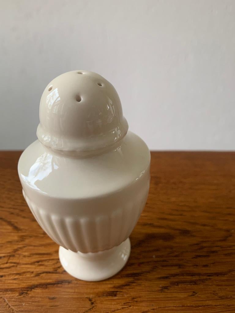 Wedgwood "Edme Plain" Peper/Zoutstrooier, Huis en Inrichting, Overige typen, Ophalen of Verzenden, Zo goed als nieuw, Overige stijlen