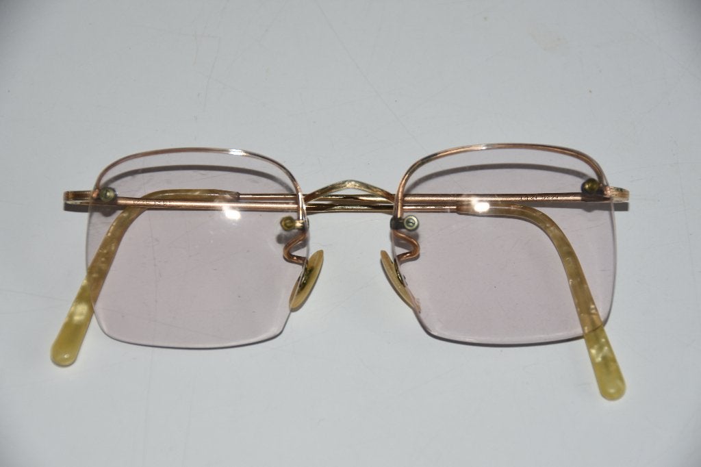 Retro bewerkte gouden bril 12 karaat uit de 50s gold filled, Antiek en Kunst, Verzenden