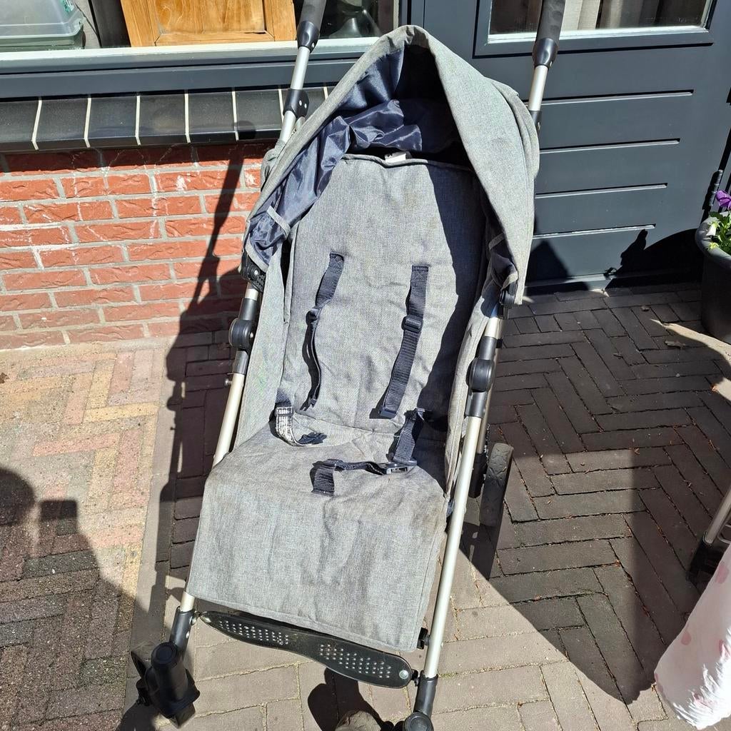 Kinderbuggy - Werkt goed, heeft een sopje nodig, Ophalen, Gebruikt