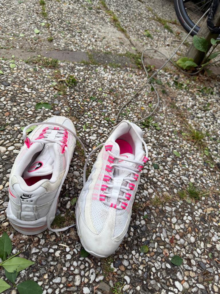 Nike Air Max 95 sneakers wit met roze accenten, Ophalen of Verzenden, Gedragen, Wit, Sneakers of Gympen