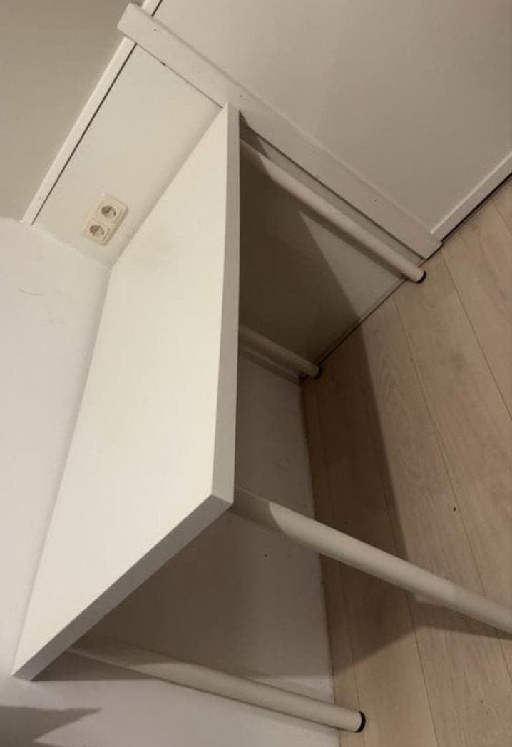 Witte (bureau-)tafel, Kunststof, 100 tot 150 cm, Ophalen of Verzenden, Zo goed als nieuw