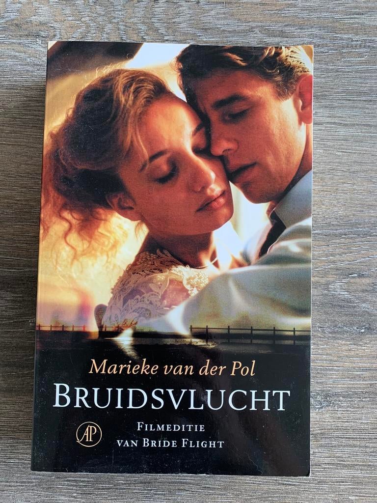 Bruidsvlucht - Marieke van der Pol, Boeken, Historische romans, Zo goed als nieuw, Ophalen of Verzenden