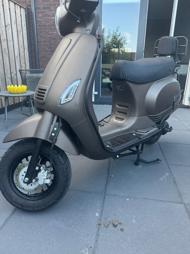 Senzo Rivalux 25 km/u Scooter zo goed als nieuw, Zo goed als nieuw, Benzine, Ophalen, Overige merken