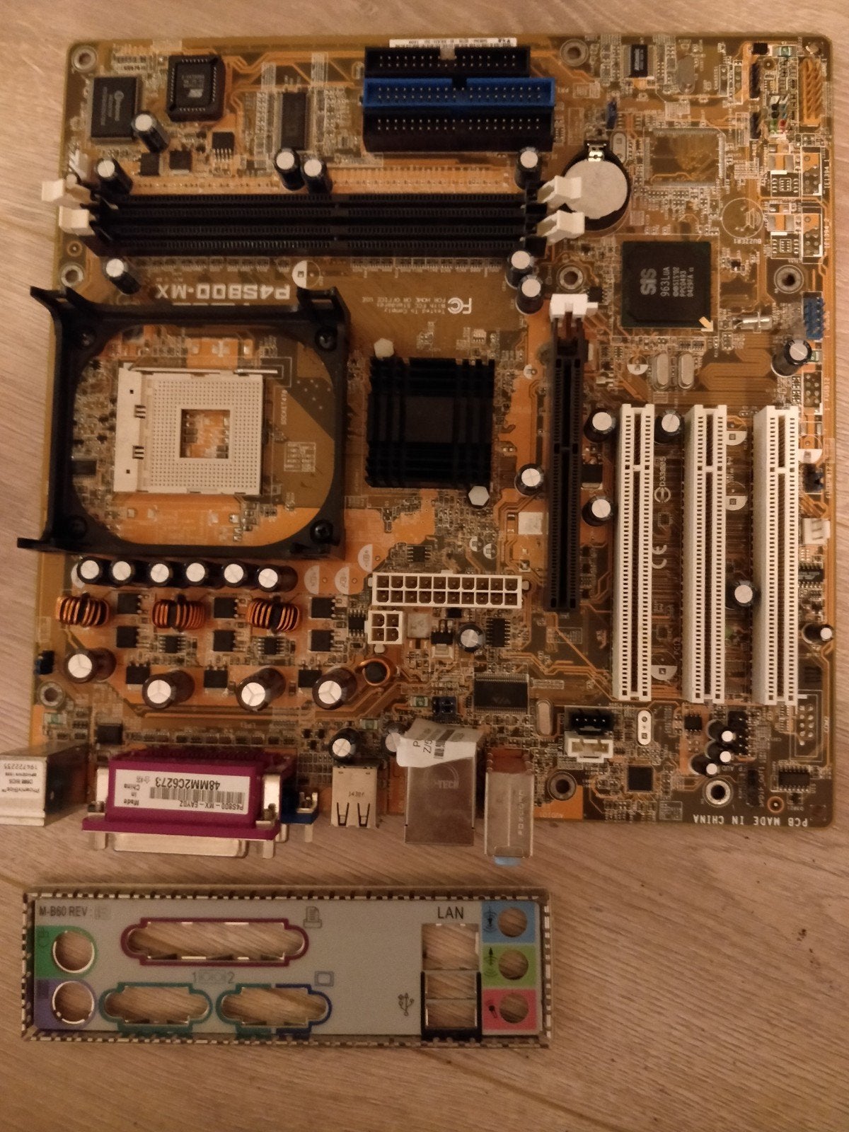 ASUS P4S800-MX Moederbord - Vintage Socket 478, Gebruikt, Socket 478, Ophalen of Verzenden, DDR