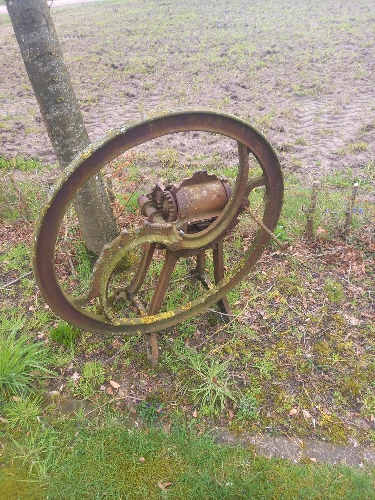 Oude graansnijmachine, Antiek en Kunst, Ophalen