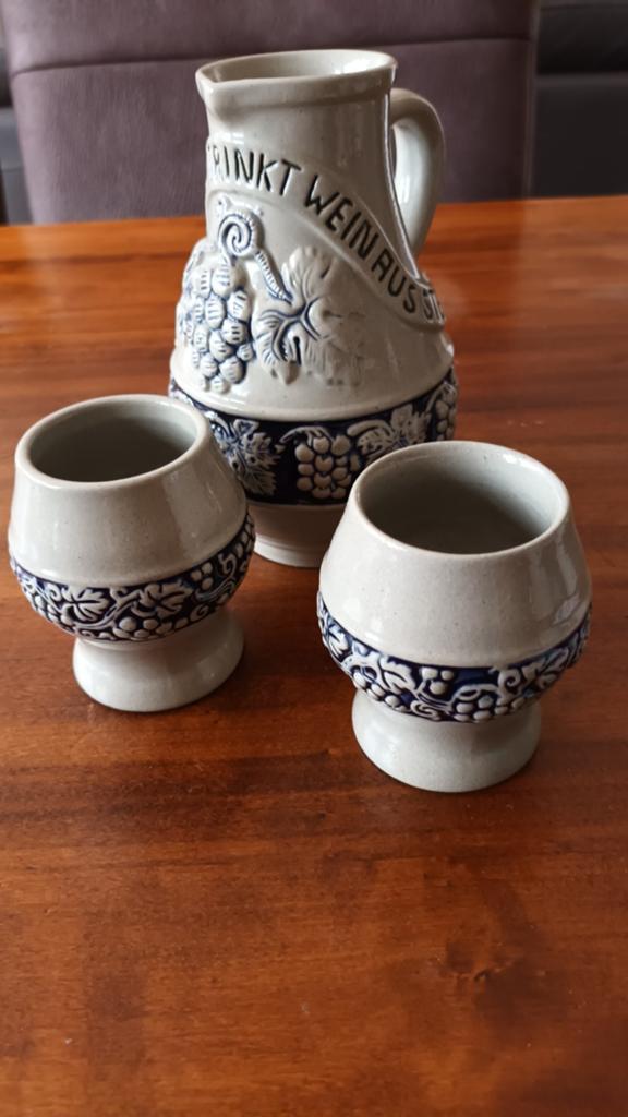 Vintage aardewerk wijnkan met 2 bekers, Antiek en Kunst, Ophalen of Verzenden
