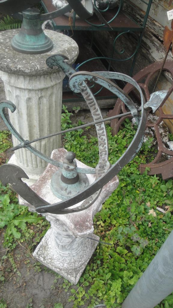 zonne wijzer op zuil brons, Tuin en Terras, Zonnewijzers, Ophalen of Verzenden, Nieuw