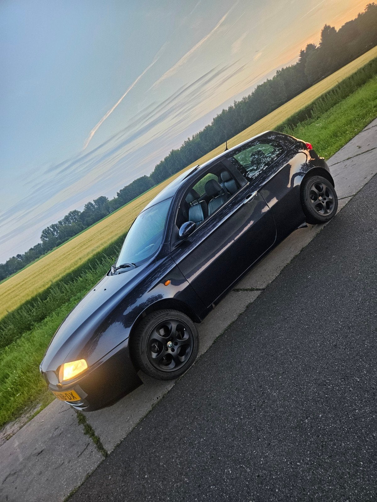 Alfa Romeo 147 1.6 T.spark 16V nieuwe Distributie/APK, Auto's, Alfa Romeo, Voorwielaandrijving, 4 cilinders, 1165 kg, Handgeschakeld