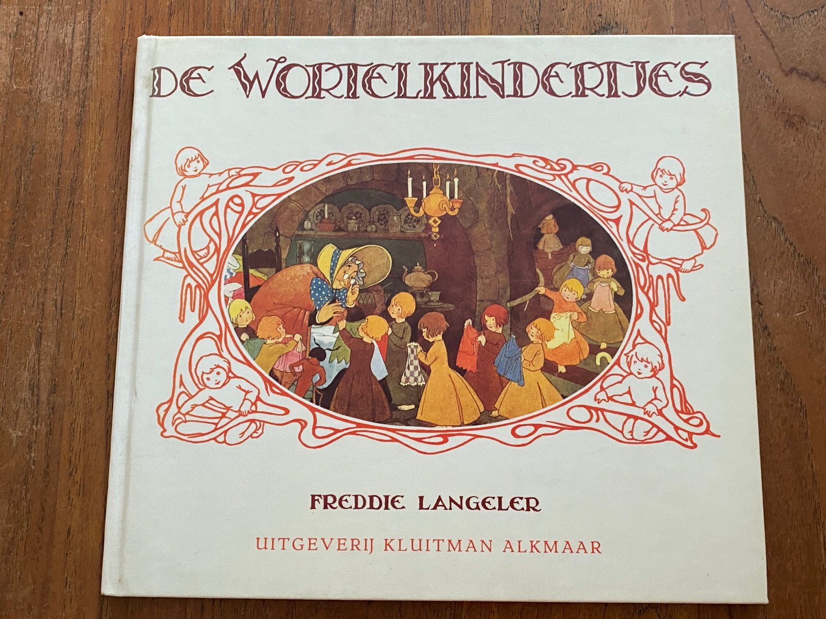 De wortelkindertjes - Freddie Langeler, Kluitman vintage, Ophalen of Verzenden, Zo goed als nieuw, Prentenboek