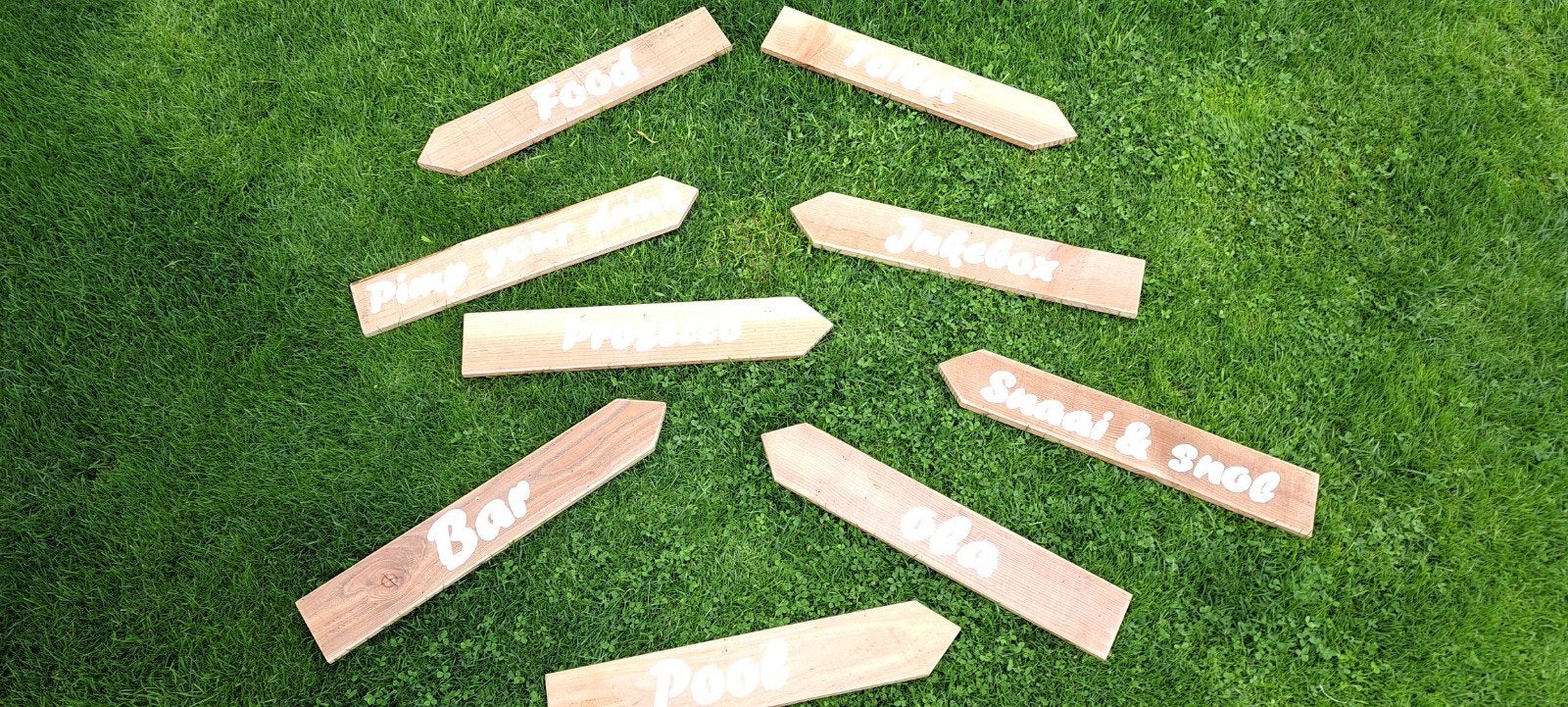 Houten wegwijzer bordjes voor tuin- of trouwfeest, Ophalen of Verzenden, Gebruikt, Versiering, Geboorte of Huwelijk