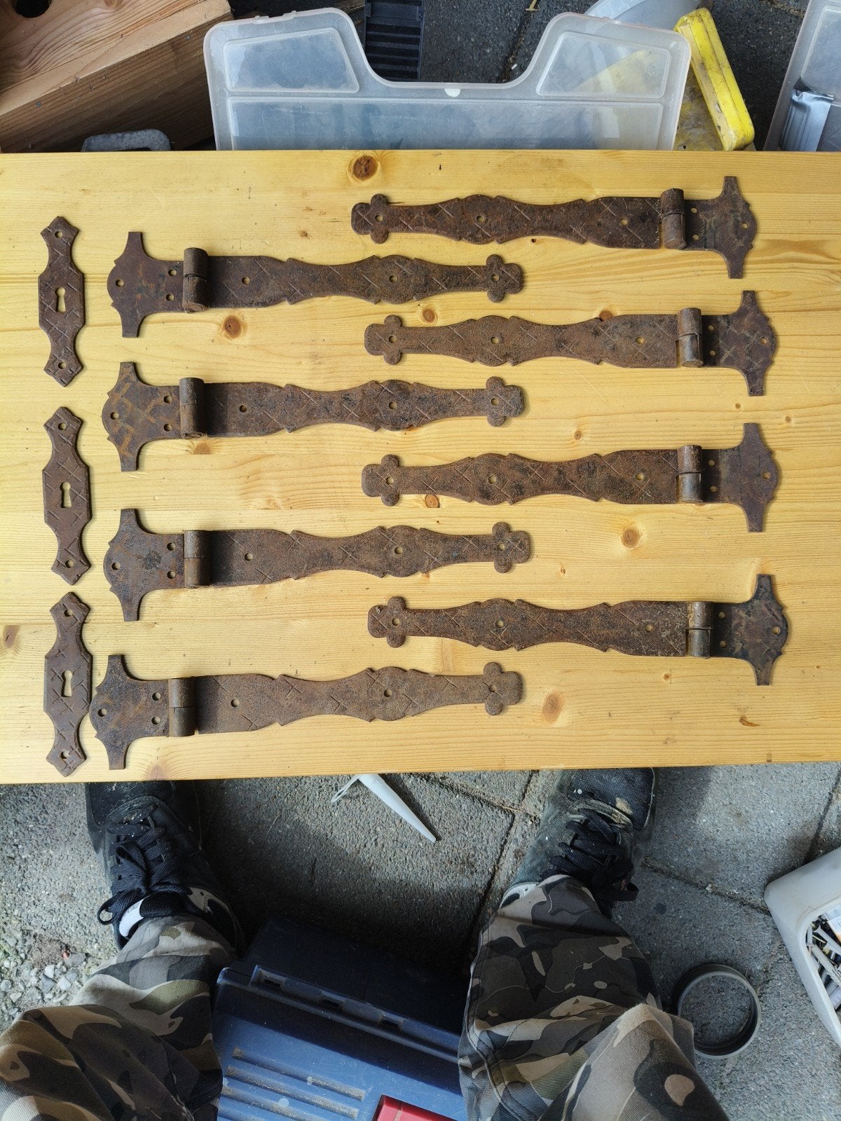 Vintage  scharnieren en sleutelplaten, Ophalen of Verzenden, Gebruikt, IJzer, Scharnier
