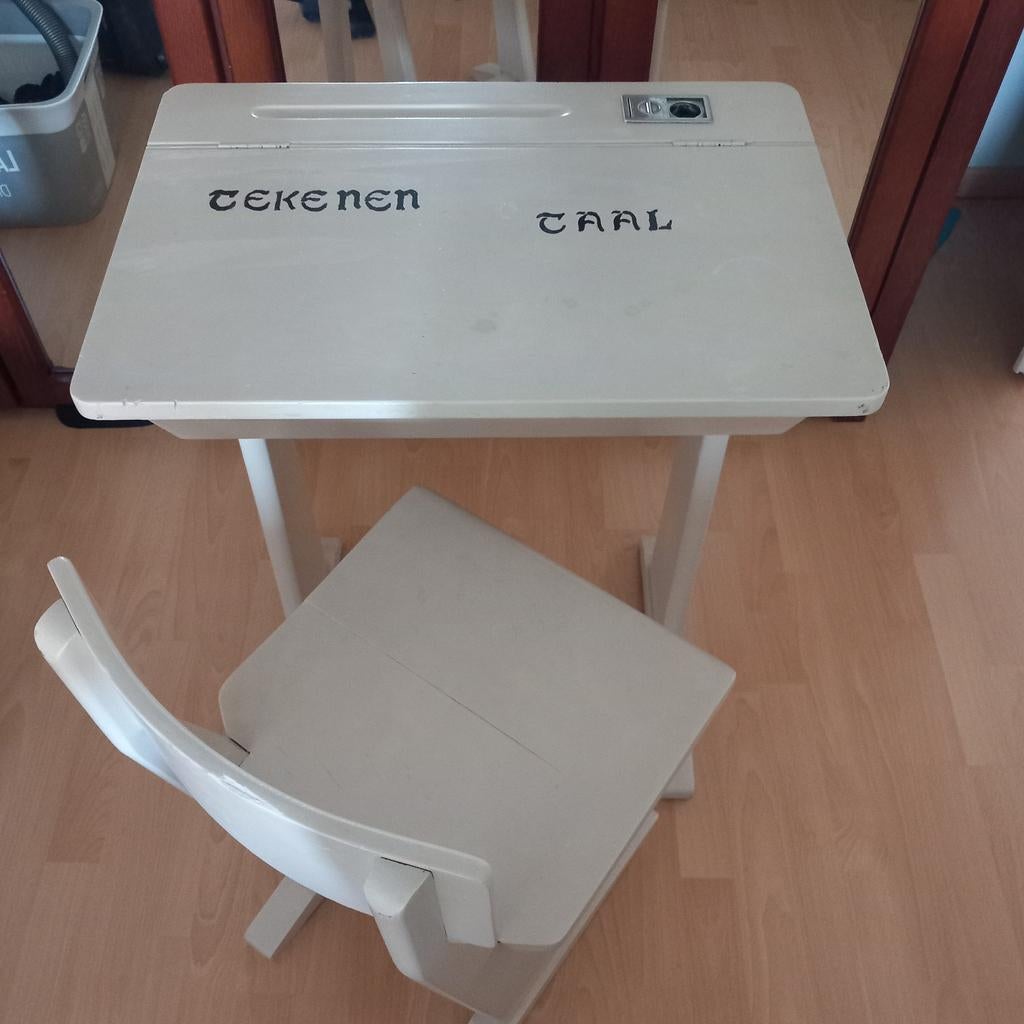 Oud schoolbankje, Ophalen of Verzenden, 200 tot 400 m³ per uur