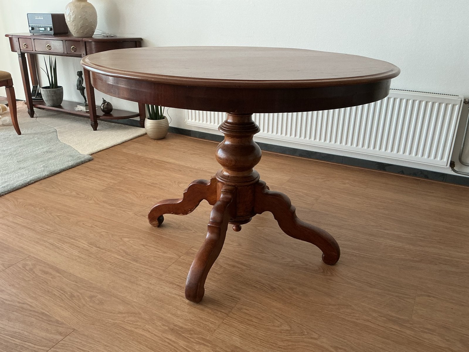 Antieke ronde tafel met kolomvoet - 110cm, Antiek en Kunst, Antiek | Meubels | Tafels, Ophalen