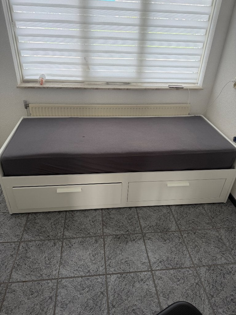 Brimnes Day bed with base and 2 mattress-Excellent condition, Ophalen of Verzenden, Zo goed als nieuw