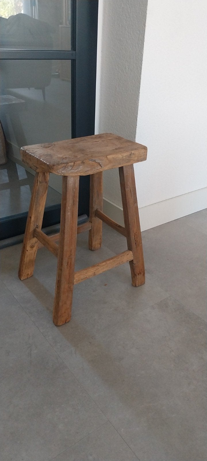 Robuuste oude  houten melk kruk - perfect voor elk interieur, Ophalen, Gebruikt, Hout