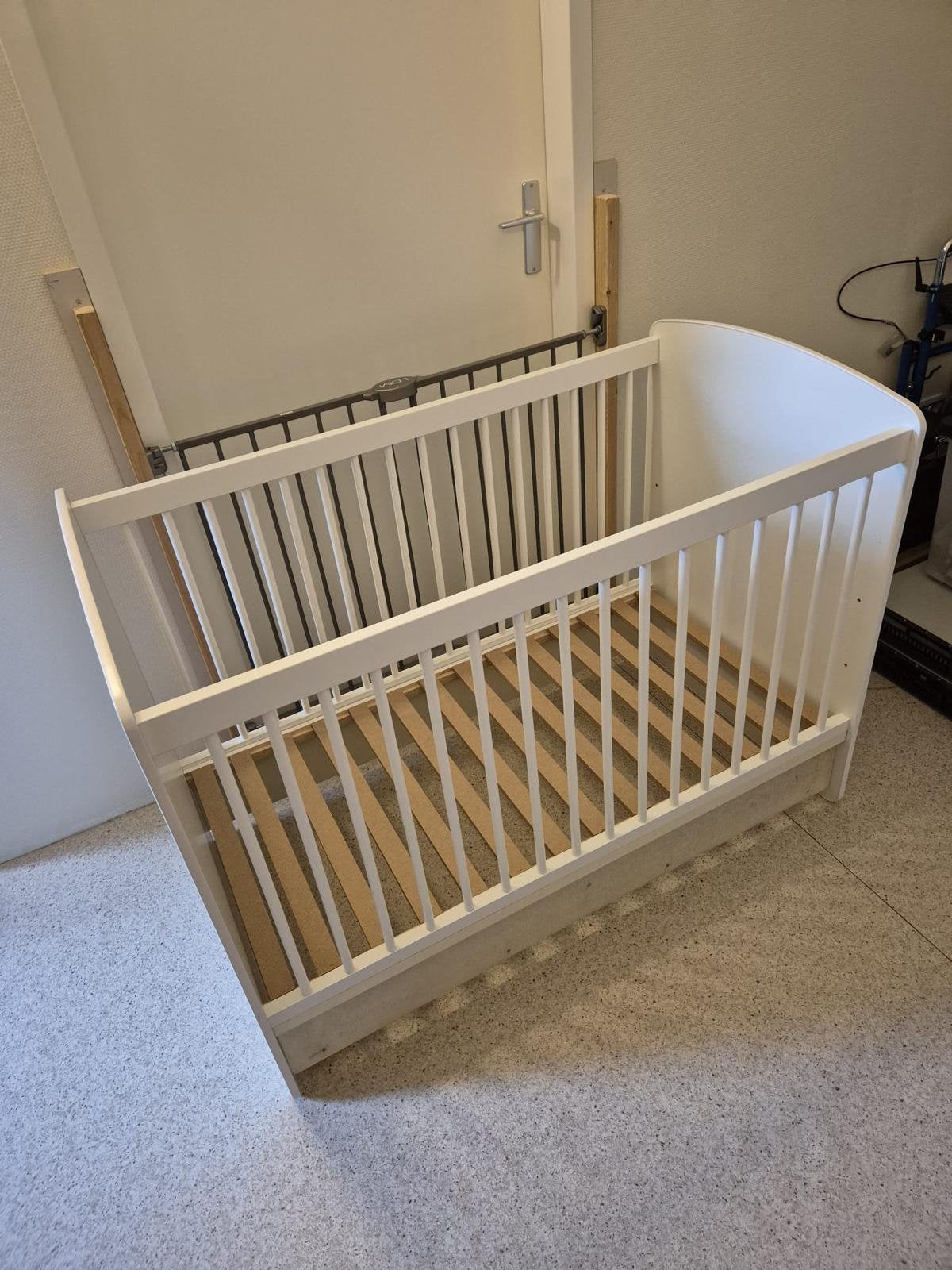 Ledikantje te koop, Ophalen, Zo goed als nieuw, Ledikant
