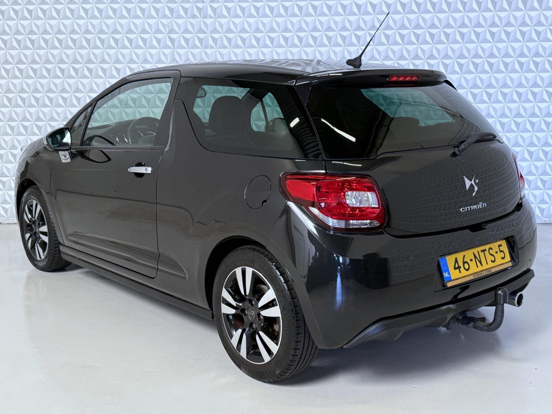 Citroen DS3 1.6 So Chic in Black CLIMA Cruise / 143.000km (2, Voorwielaandrijving, Euro 5, Stof, Zwart