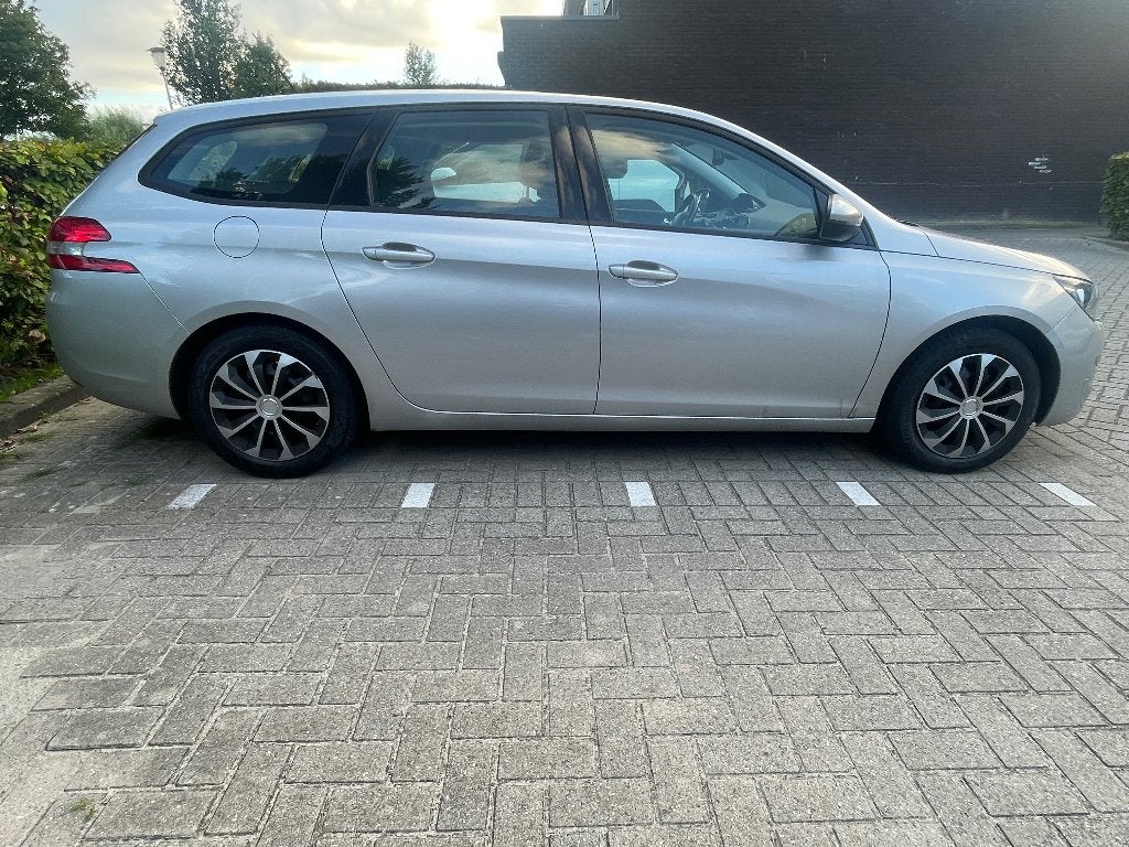 Foto 7 van Peugeot 308 1.2 E-thp 130pk 2015 Grijs