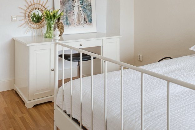 Bureau van IKEA, leuk voor meisjeskamer, Huis en Inrichting, Bureaus, Ophalen, Gebruikt, Scandinavisch, Schoolbureau