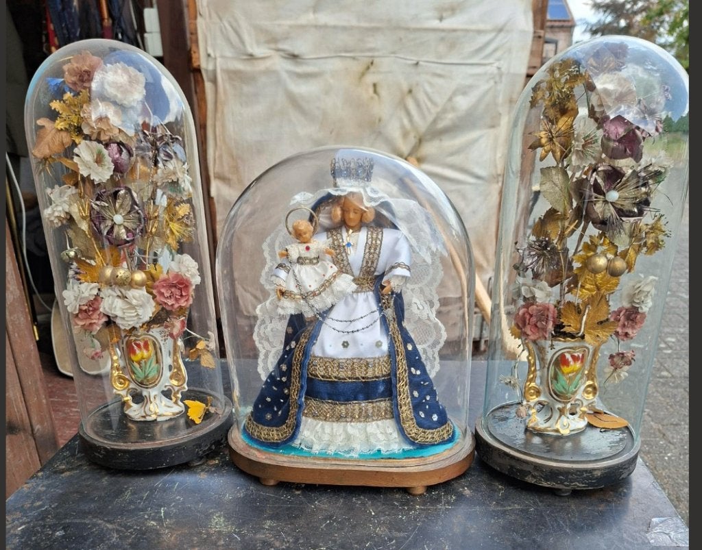 DRIE  VINTAGE  STOLPEN ++ MARIA in Houten Kapel, Antiek en Kunst, Antiek | Religie, Ophalen