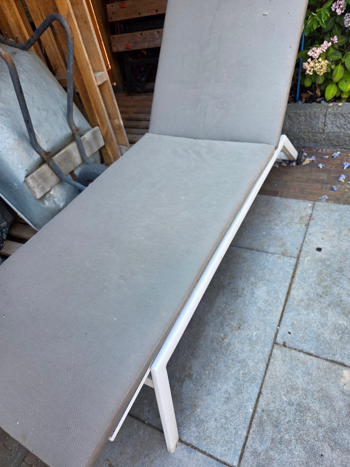 Wit aluminium ligbed met kussen van Life Outdoor Living, Ophalen, Aluminium