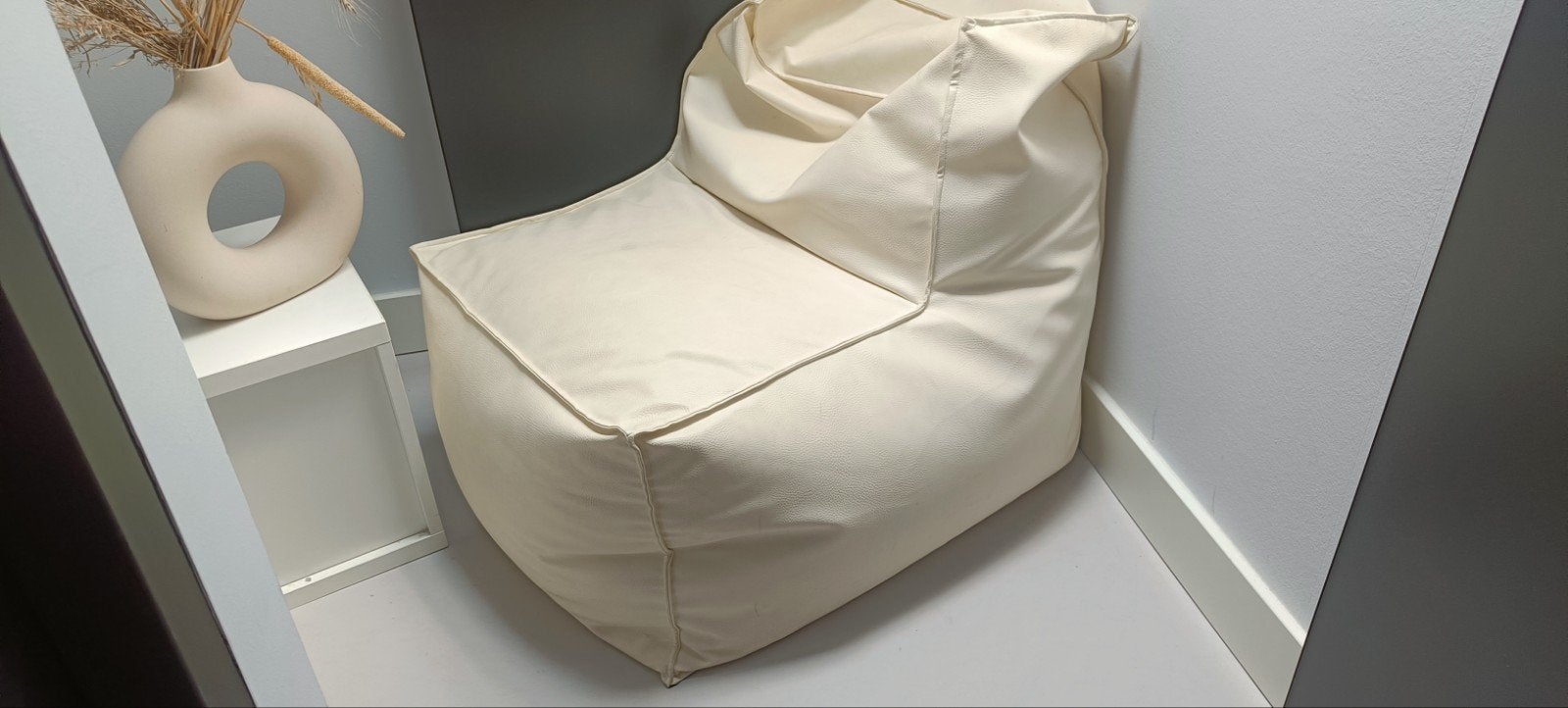 Comfortabele crèmekleurige zitzak, Huis en Inrichting, Zitzakken, Ophalen, Zo goed als nieuw