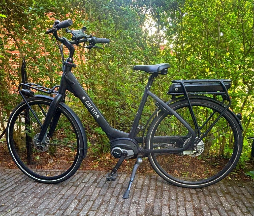 Elektrische Cortina Common BOSCH, Fietsen en Brommers, Elektrische fietsen, Ophalen, Zo goed als nieuw, Cortina, 50 km per accu of meer