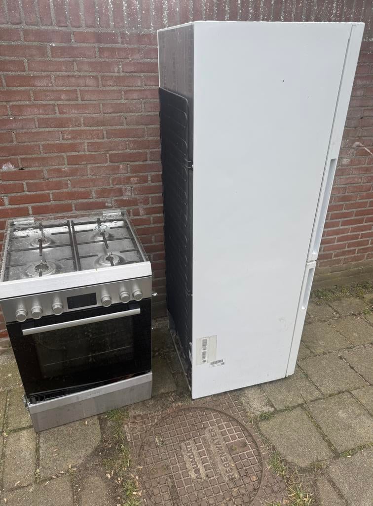 Oudijzer: koel-vriescombi + gasfornuis gratis af te halen, Witgoed en Apparatuur, Fornuizen, Ophalen, Gebruikt, 4 kookzones, Gas