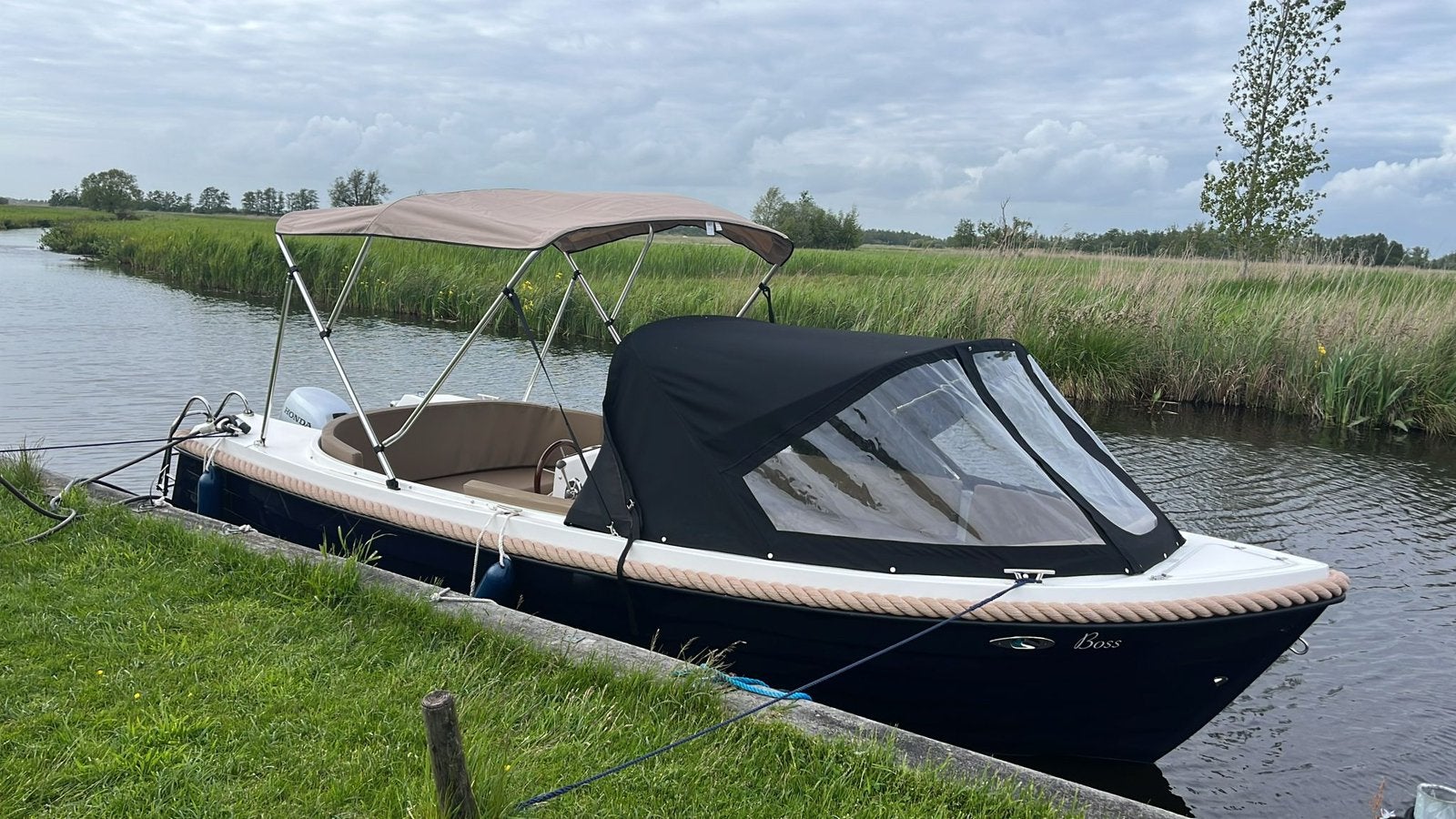 Luxe Valory 555 sloep, XXL zonnedek, biminitop, powertrim, Ophalen, Tender, Zo goed als nieuw, 2 m