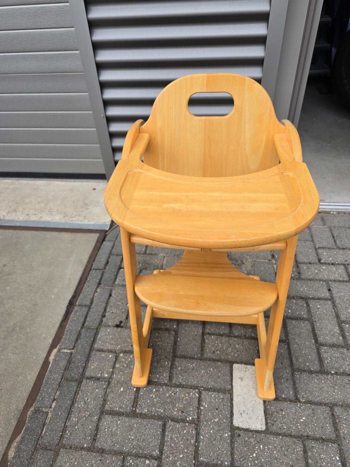 Houten meegroeistoel met eetblad en gordel, Kinderen en Baby's, Kinderstoelen, Ophalen, Gebruikt, Meegroeistoel