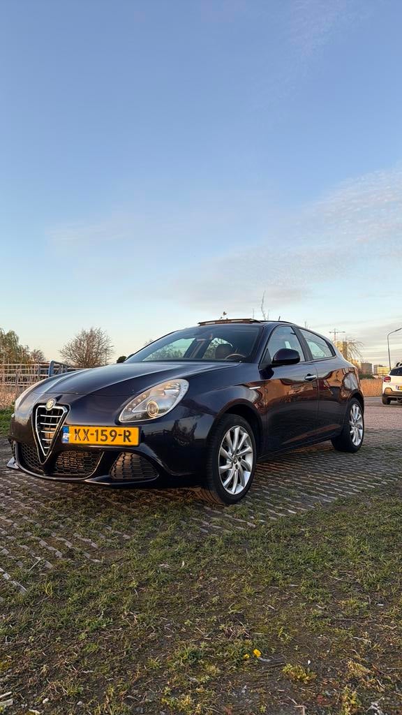 Alfa Romeo Giulietta 1.4 Turbo PANORAMA, Voorwielaandrijving, Stof, Zwart, 4 cilinders