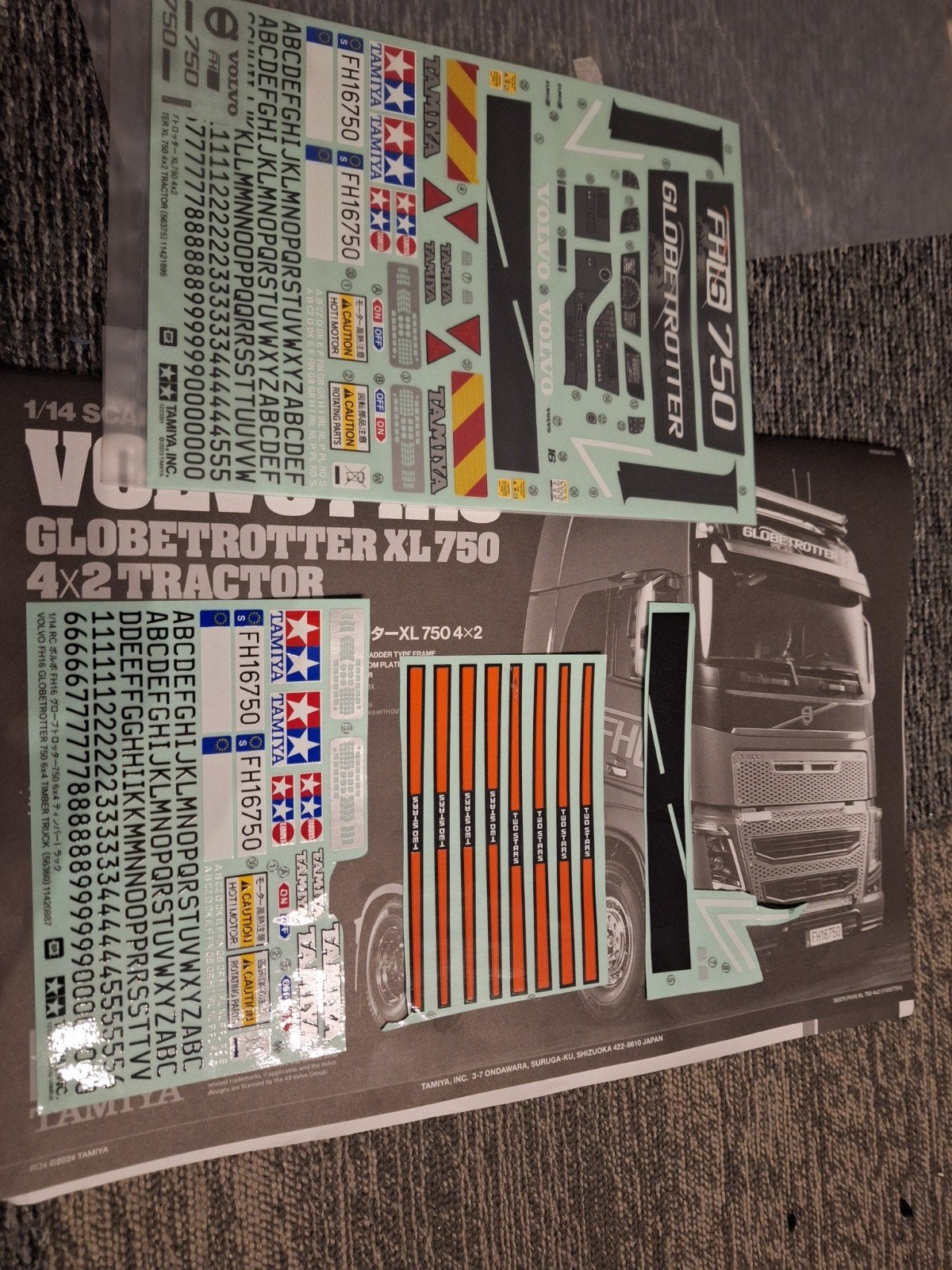 tamiya volvo fh16 bouwboek met sticker set, Ophalen of Verzenden, Nieuw, Schaal 1:14, Elektro