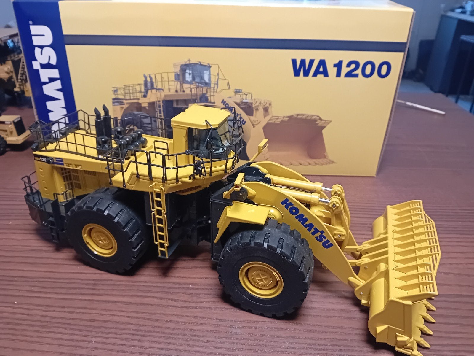 komatsu WA 1200 NZG, Ophalen of Verzenden, Zo goed als nieuw, Hijskraan, Tractor of Landbouw, NZG