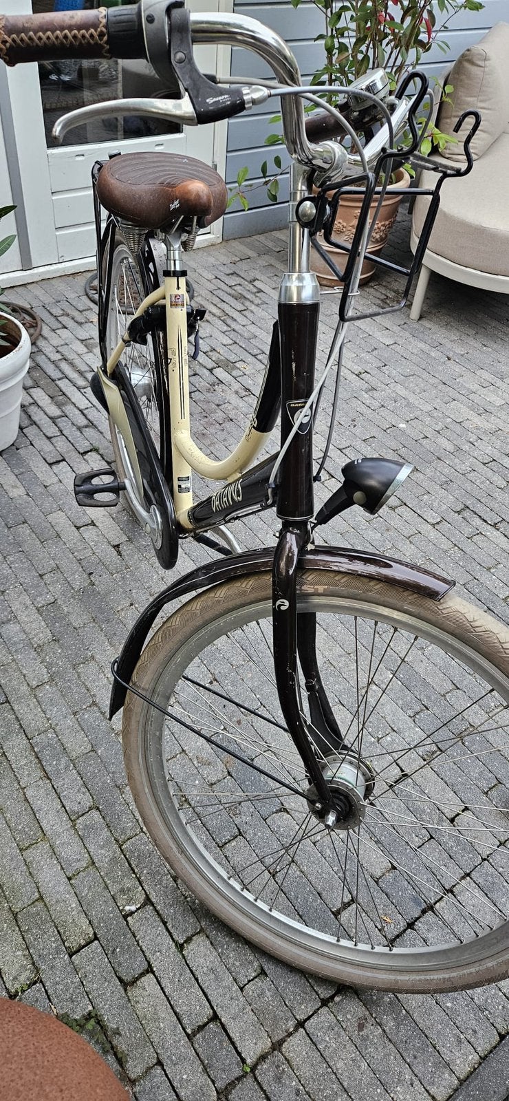 Foto 3 van Stoere stevige batavus damesfiets