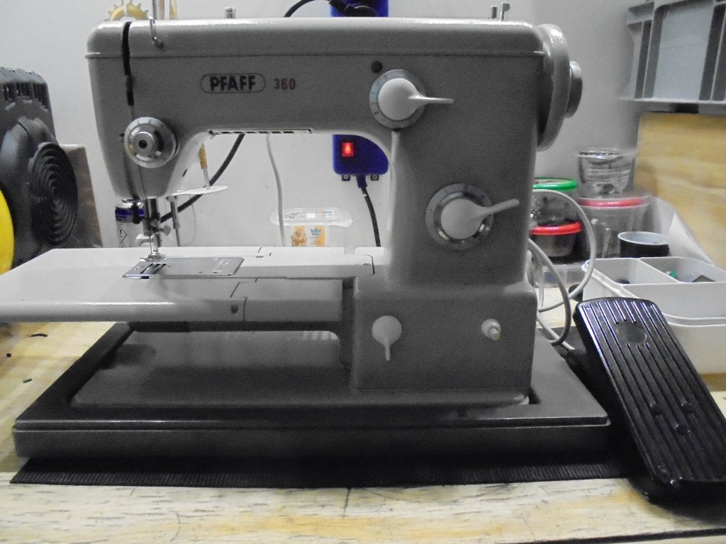 Te koop,PFAFF 360 vrije armzigzag naaimachine,ook voor leer., Hobby en Vrije tijd, Ophalen, Zo goed als nieuw, Naaimachine, Pfaff