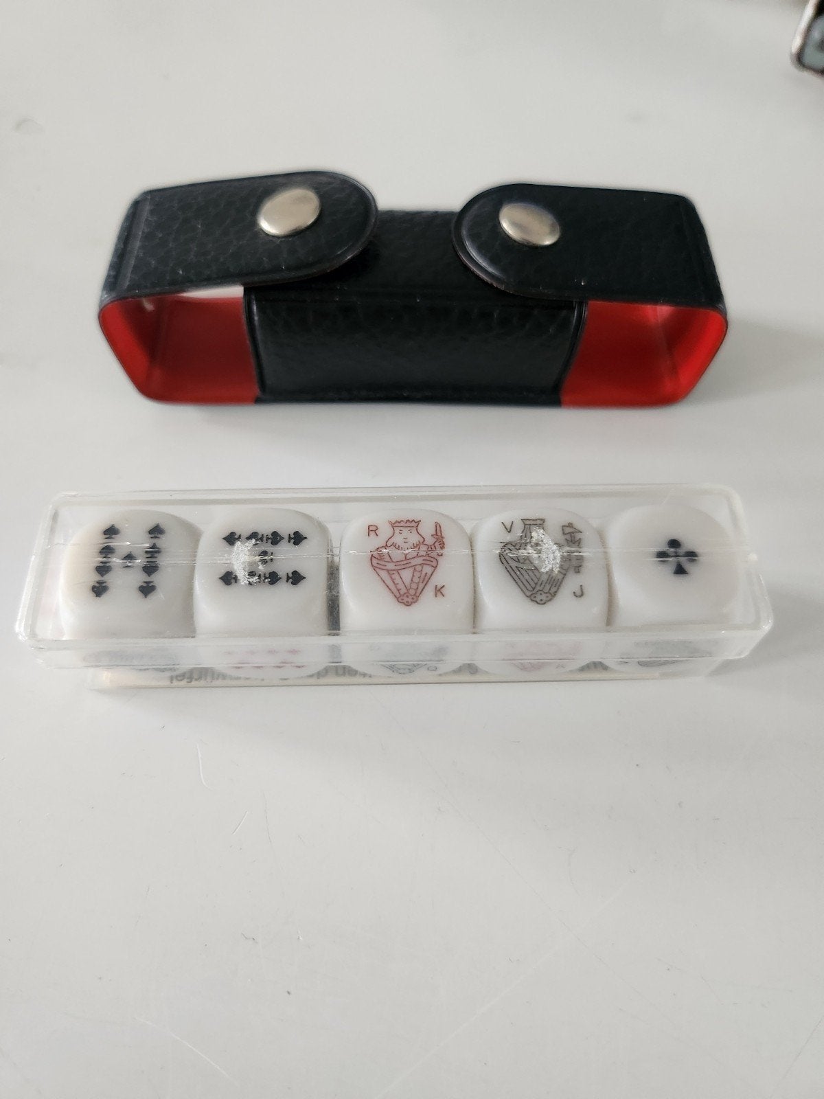 Pokerspelletje met dobbelstenen in etui, Vijf spelers of meer, Ophalen of Verzenden, Gebruikt, Reisspel