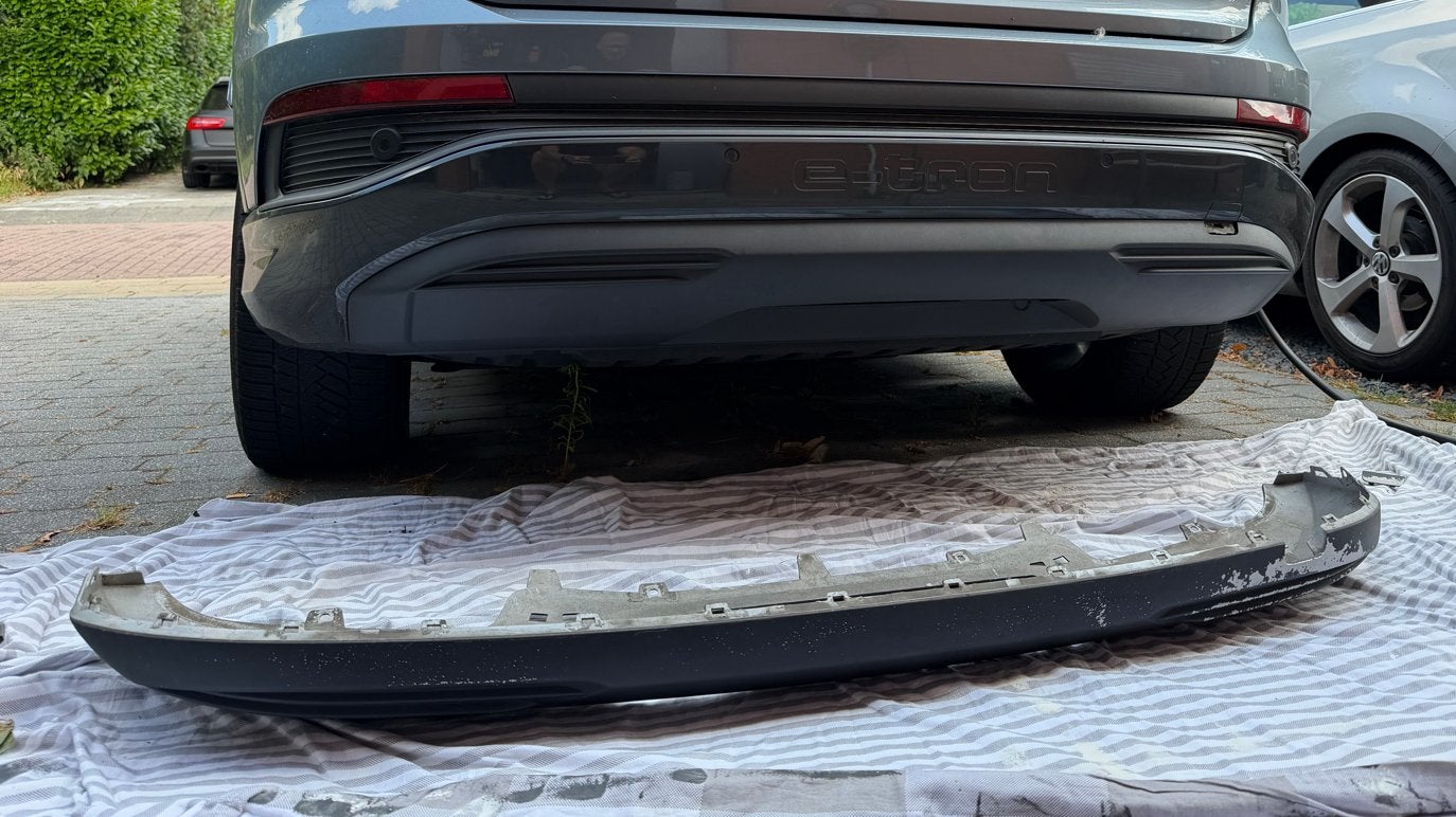 Audi Q4 E-tron Achterbumper Diffuser - Gebruikt 89A.807.521, Ophalen, Gebruikt, Audi, Achter