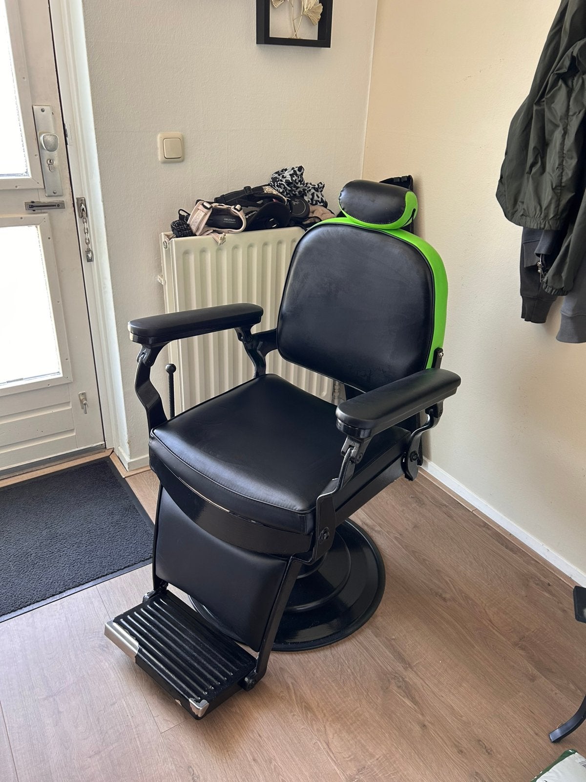 Kappersstoel barbierstoel barberchair VANDAAG OPHALEN 150,-, Ophalen, Gebruikt, Overige kleuren, Barbier