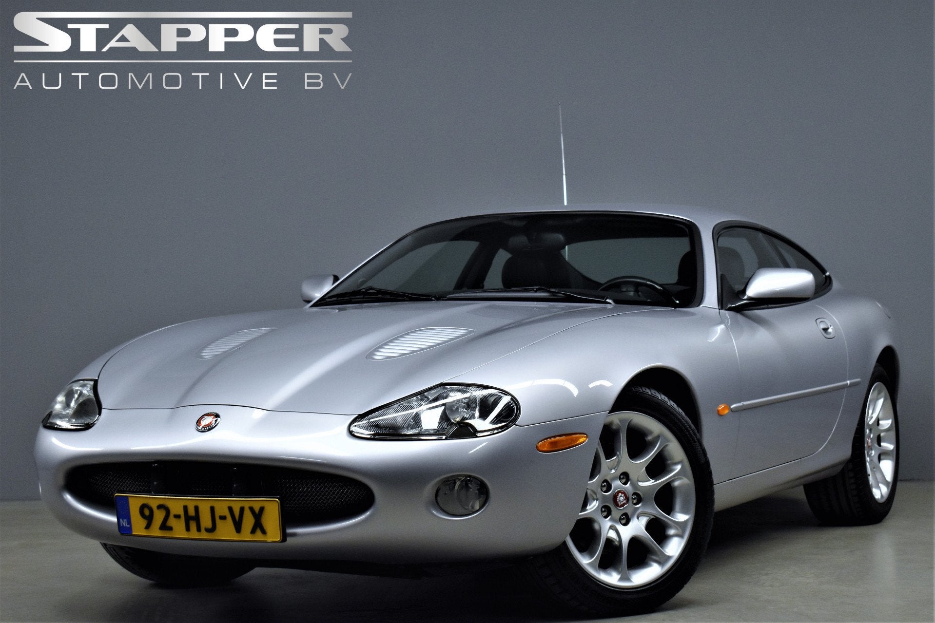Jaguar XKR 4.0 V8 364pk Coupé 1e.Eig. Topconditie!/NL Auto/, Auto's, Oldtimers, Automaat, Achterwielaandrijving, Zwart, 4 stoelen