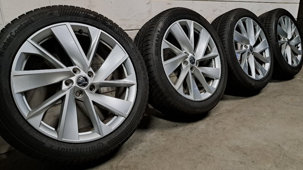 Nieuwe winterbanden Enyaq ID4 ID5 ID7 Q4 235/50/20 255/45/20, Banden en Velgen, Nieuw, 235 mm, Personenwagen