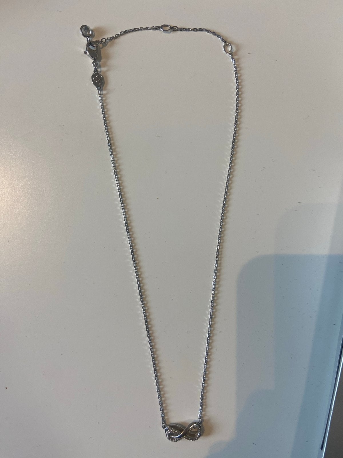 Swarovski ketting met oneindigheidssymbool en kristallen, Met kristal, Overige materialen, Ophalen of Verzenden, Zo goed als nieuw
