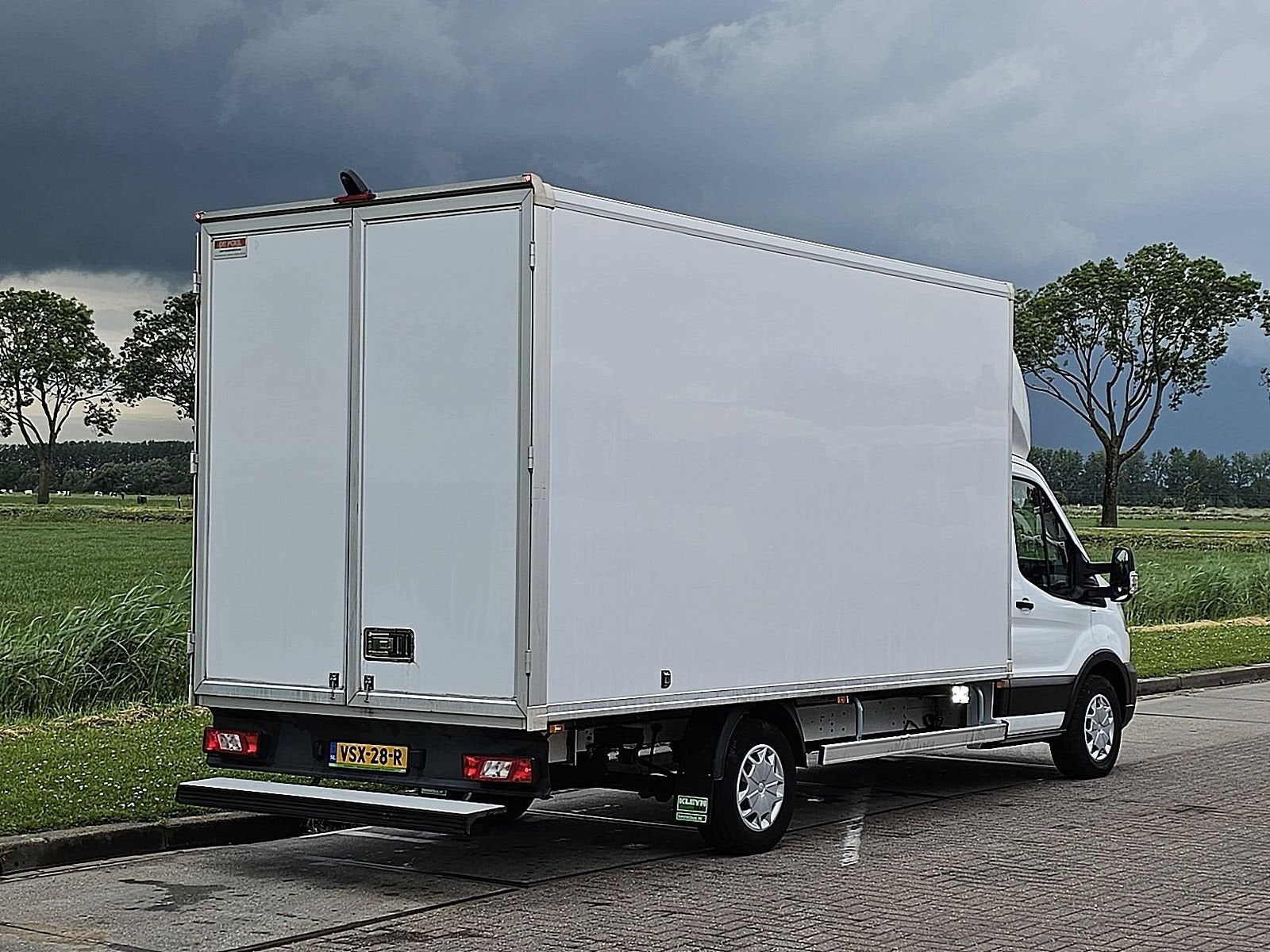 FORD TRANSIT 350, Auto's, Euro 6, 4 cilinders, 129 pk, Wit