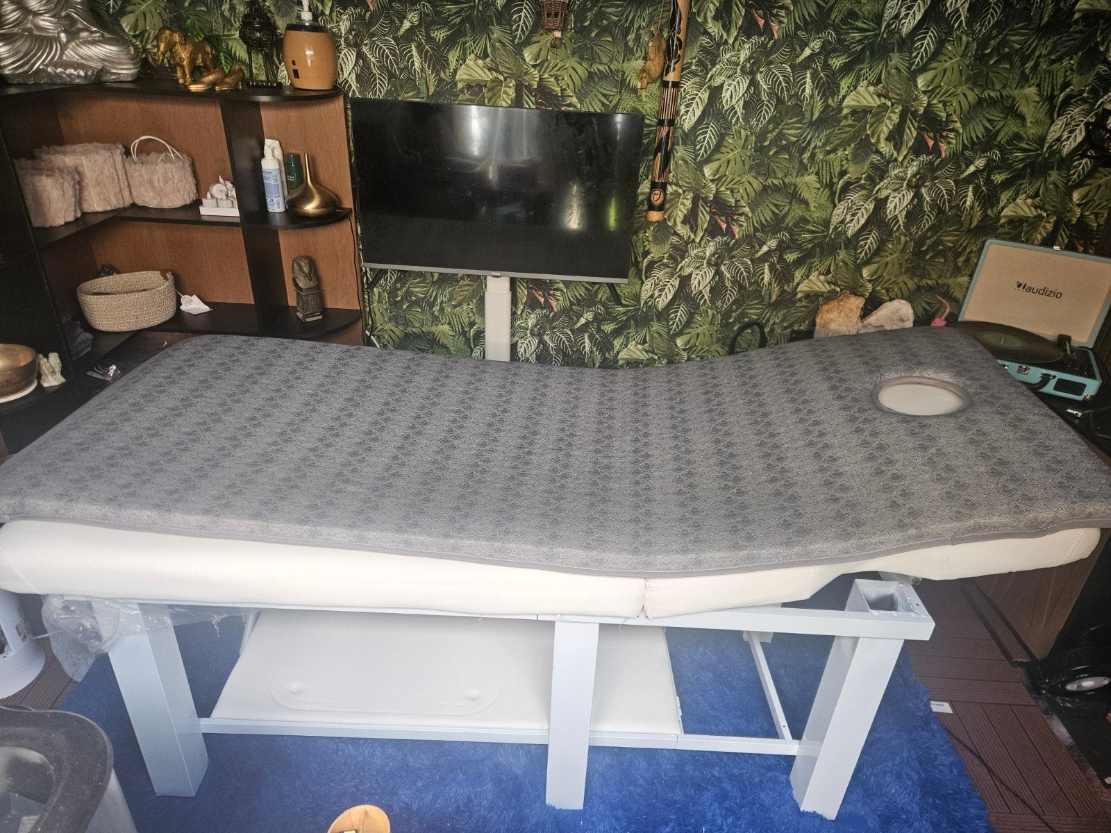 zeer nette massage-/behandeltafel incl topper
 Massage-/be, Ontspanningsmassage