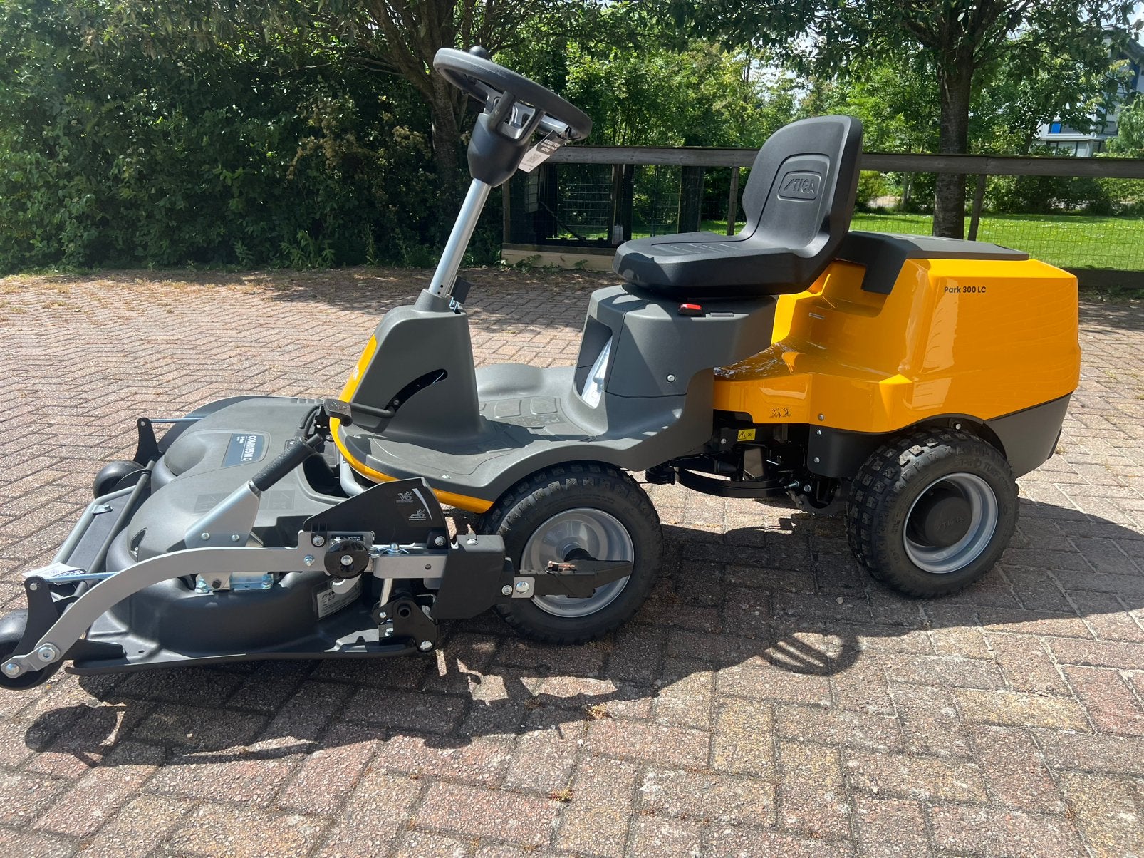 Frontmaaier Stiga Park 300 LC incl 85cm dek Nieuw!, Ophalen, Cirkelmaaier, Nieuw, Mulchfunctie