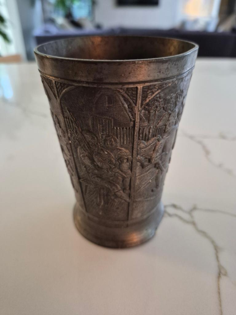 Vintage Tinnen Beker met Reliëf - Daalderop KMD Tiel - Gemer, Antiek en Kunst, Ophalen of Verzenden