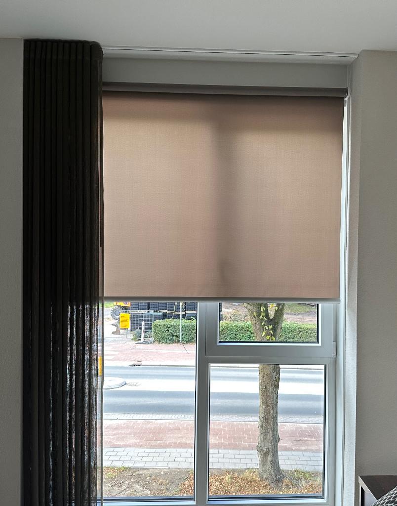 Rolgordijnen 3 x,  Kleur taupe. 2 x 170, 1 x 128. Hoogte 260, Huis en Inrichting, Ophalen, Overige kleuren, 200 cm of meer, 150 tot 200 cm