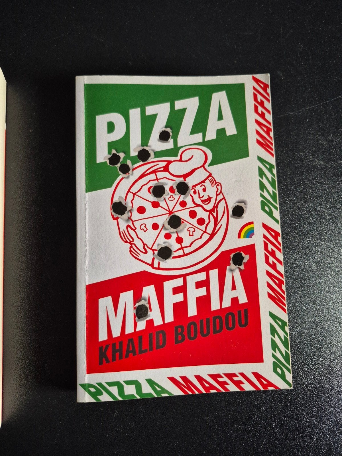 Leesboek Pizza Maffia - Khalid Boudou (zeer goede staat), Boeken, Ophalen of Verzenden, Zo goed als nieuw, Khalid Boudou