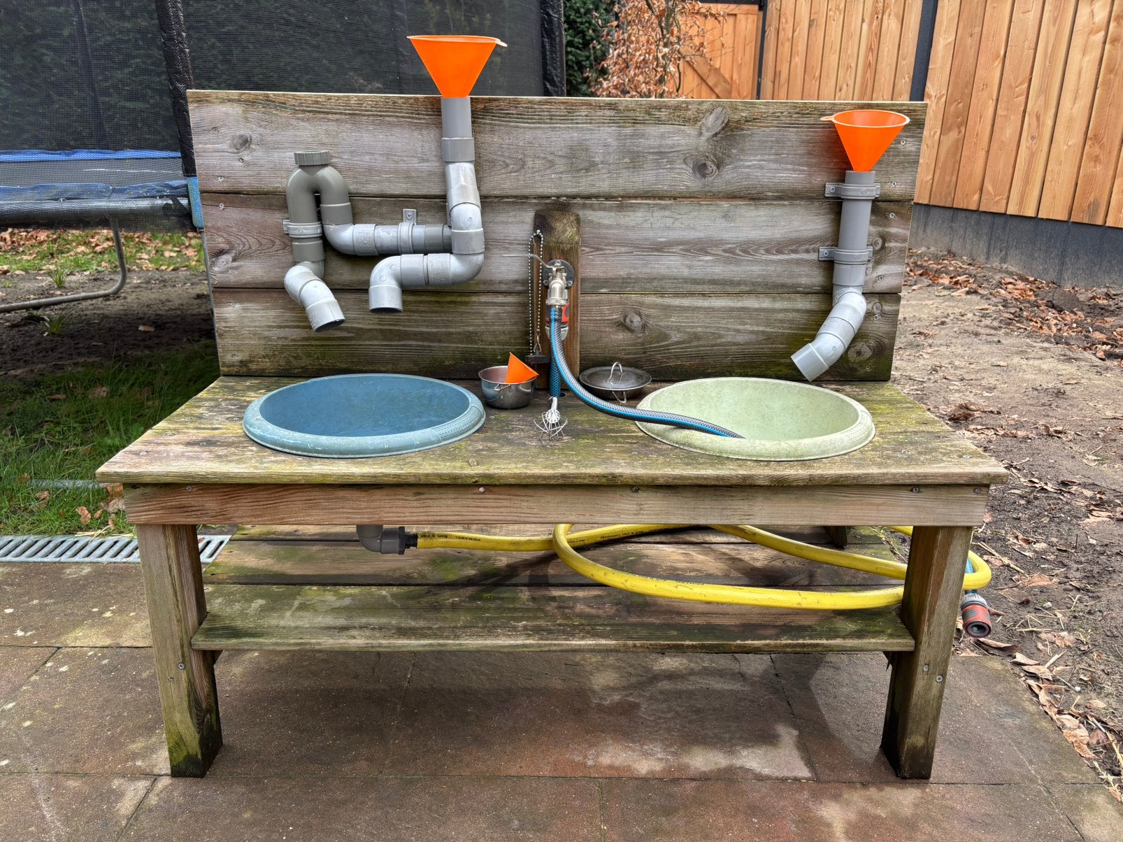 Houten speeltafel/buitenkeuken met werkende kraan, afvoer,m, Ophalen, Gebruikt