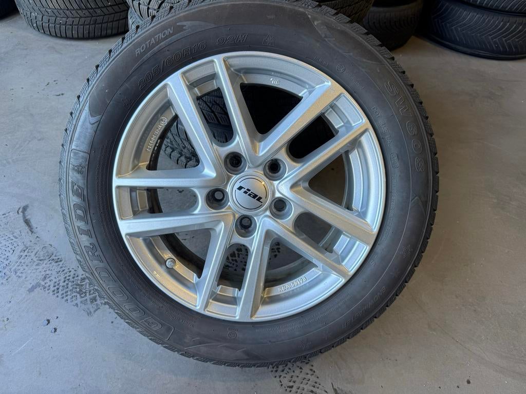 Goodride SW608 Winterbanden op Rial velgen 205/60R16, Ophalen, Gebruikt, 16 inch, Banden en Velgen